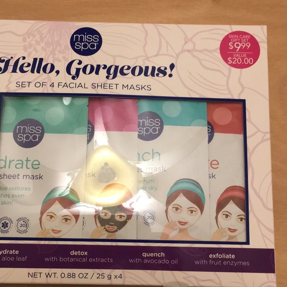 New Set of 4 Facial Sheet Masks with Free Spa Headband Gift Boxed 6 available - Picture 3 of 5